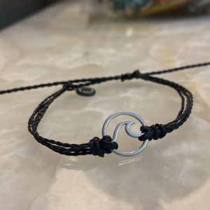 🌼 NWOT Pura Vita bracelet with metal detail